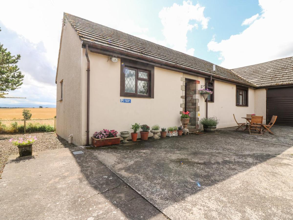Courtyard Cottage Duns エクステリア 写真