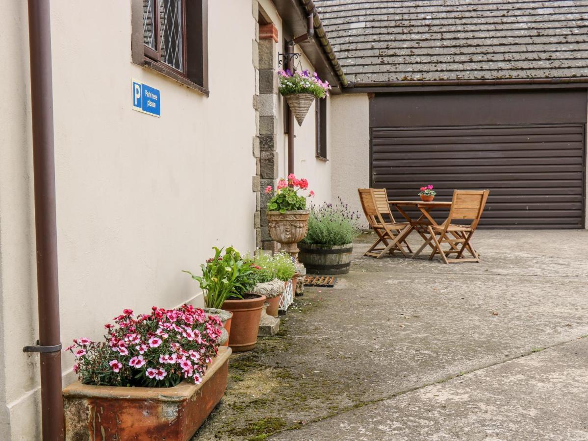 Courtyard Cottage Duns エクステリア 写真